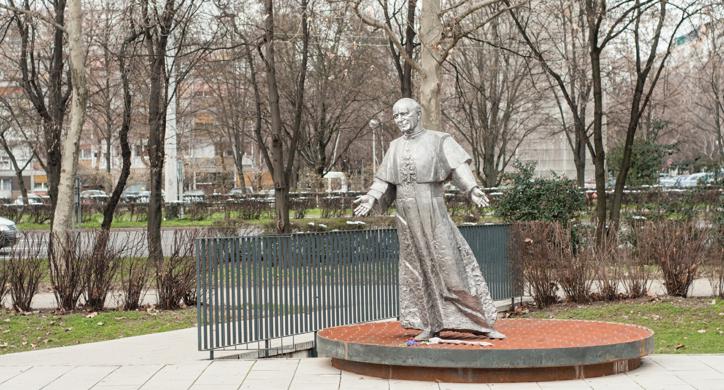 Postament za skulpturu kardinala Kuharića, Zagreb, Utrine