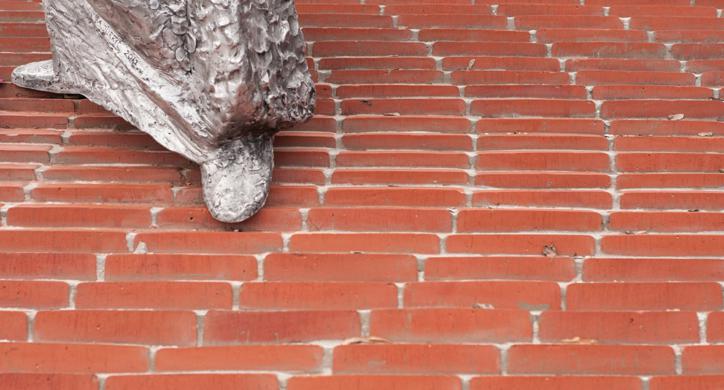 Postament za skulpturu kardinala Kuharića, Zagreb, Utrine