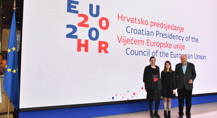 Predstavljen službeni vizualni identitet predsjedanja RH Vijećem EU 2020. autorice studentice Ive Primorac i njenog tima sa Studija dizajna