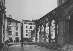 Poslovno-stambena zgrada na Peristilu