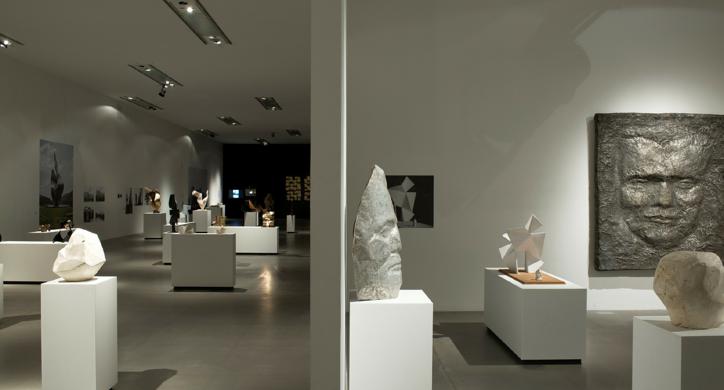 Svjetlonosne forme - likovni postav izložbe