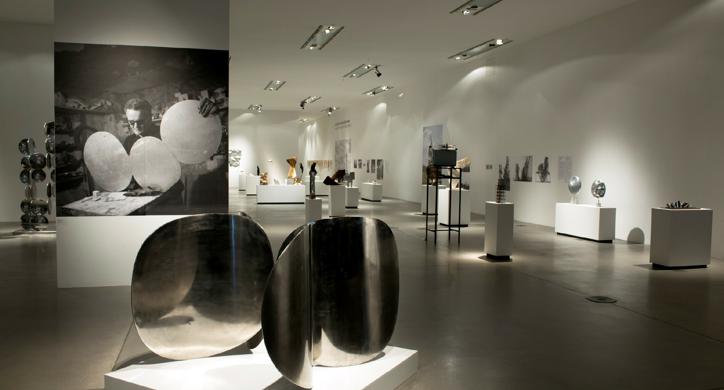 Svjetlonosne forme - likovni postav izložbe